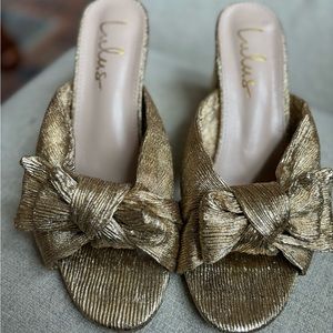 Lulu’s Adorable Gold Bow Heels